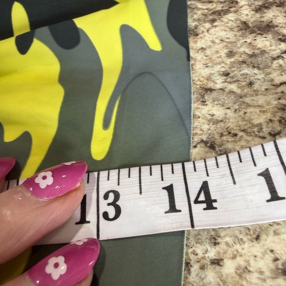 No Boundaries Vibrant Camo Sports Bra - Picture 5 of 9